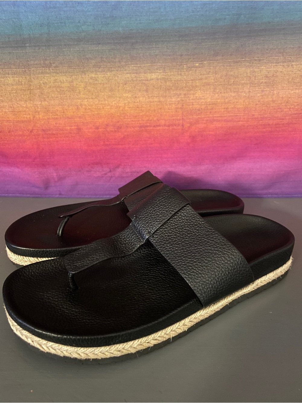 Vince Avani Black Pebbled Leather T Strap Espadrille Sandals 8.5 M EUC